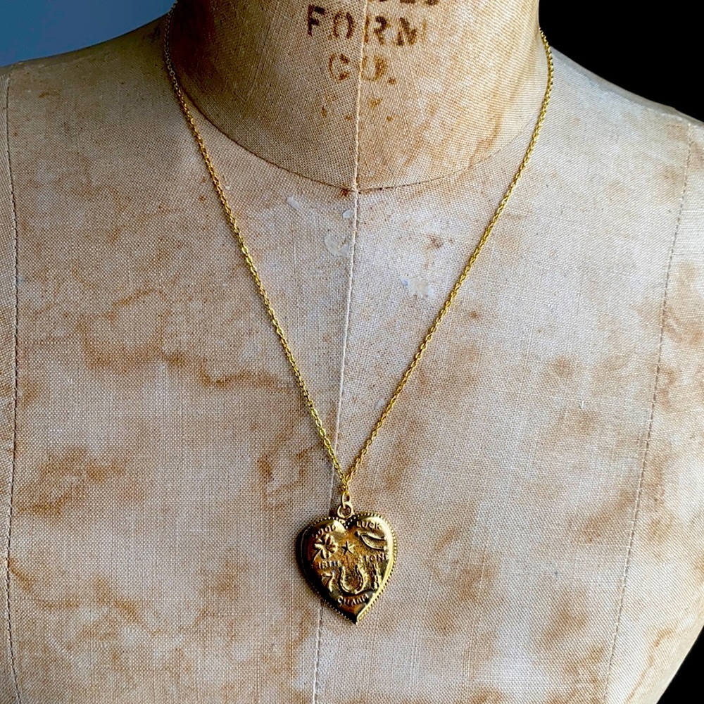Good luck charm necklace. Gold.